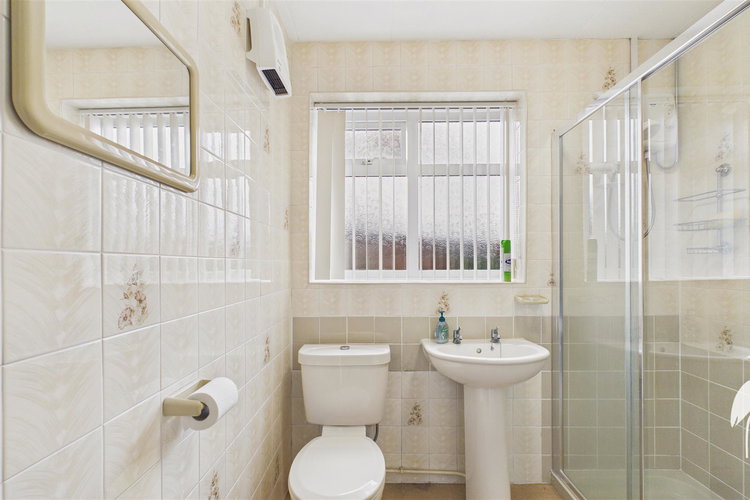 Showerroom - Picture 16 of 22