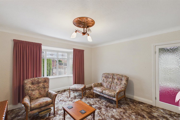 Lounge - Picture 3 of 22