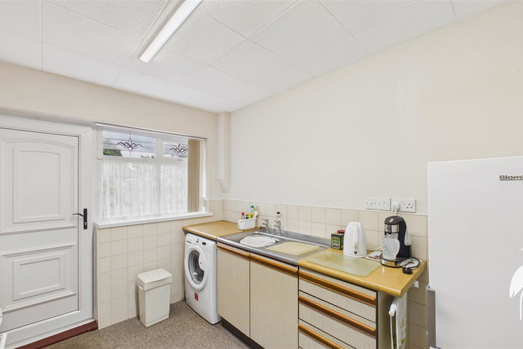 Kitchen - Picture 7 of 22