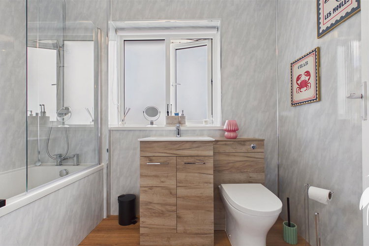Bathroom - Picture 25 of 30