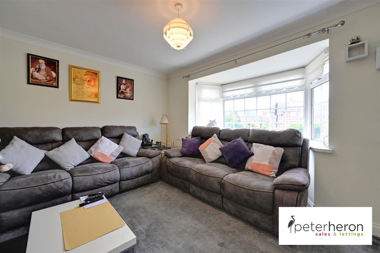 Lounge - Picture 4 of 20