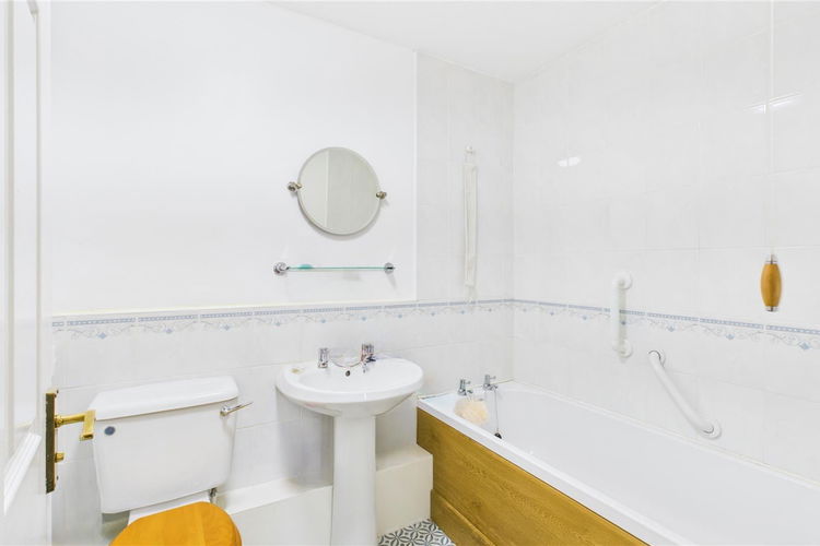 Bathroom - Picture 16 of 20