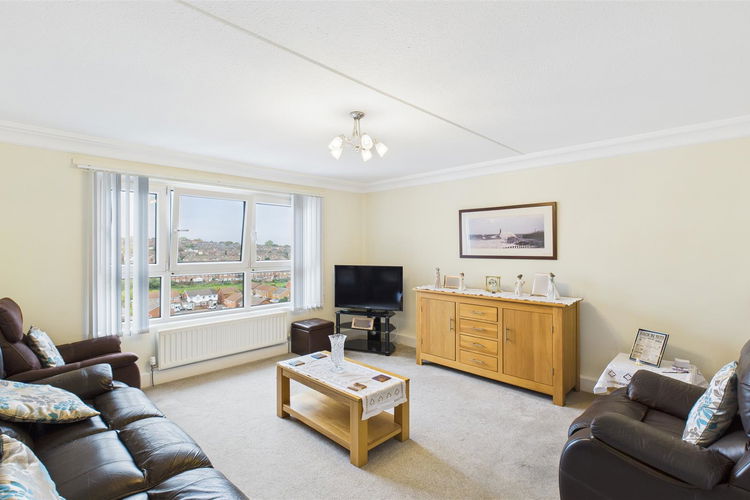 Lounge - Picture 3 of 20