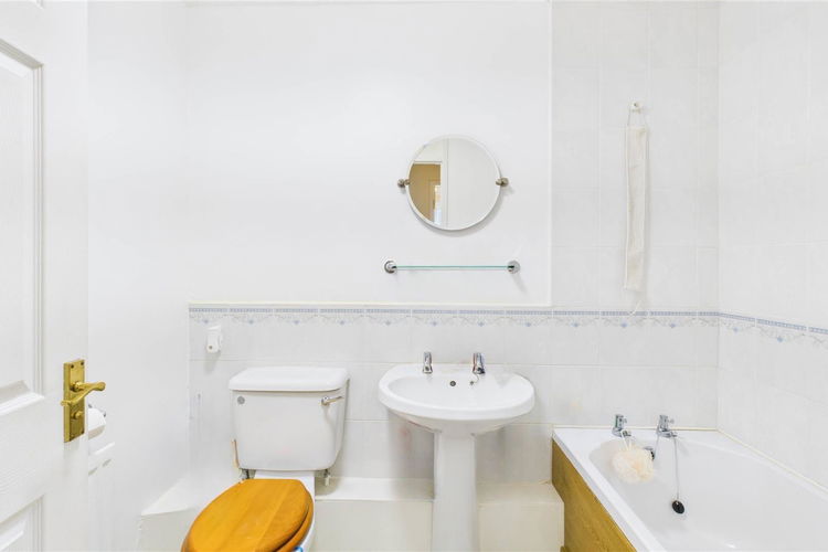 Bathroom - Picture 15 of 20