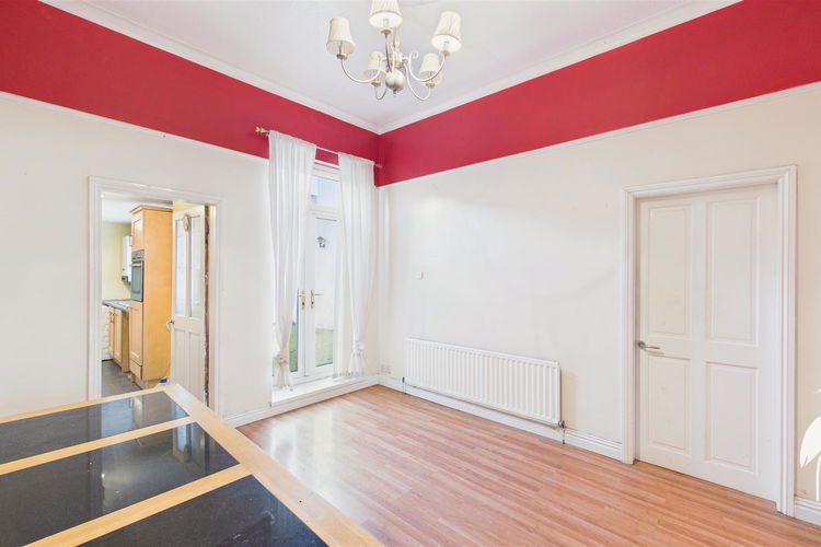 Dining Room - Picture 6 of 23