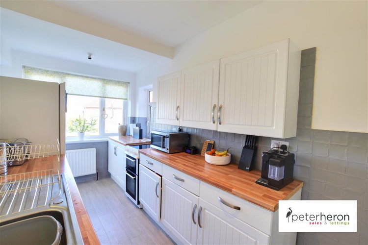 Kitchen - Picture 4 of 11