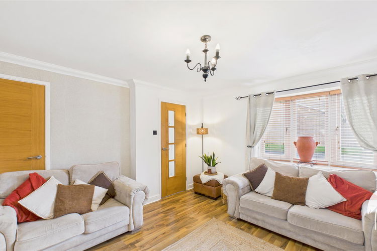 Lounge - Picture 2 of 26