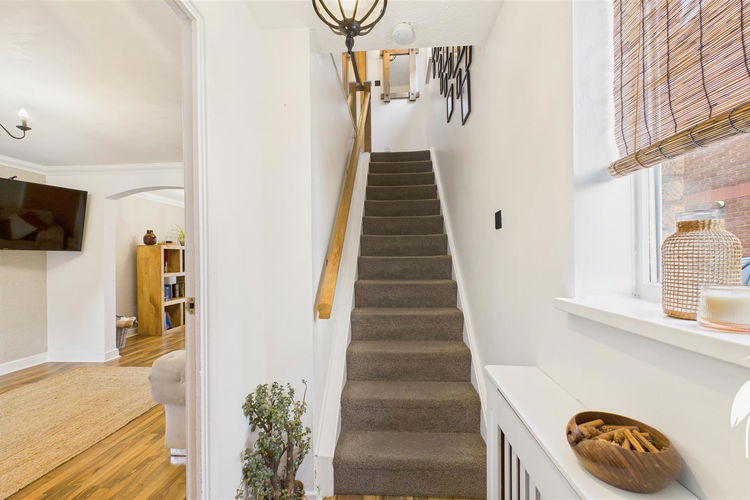 Entrance Hall - Picture 11 of 26