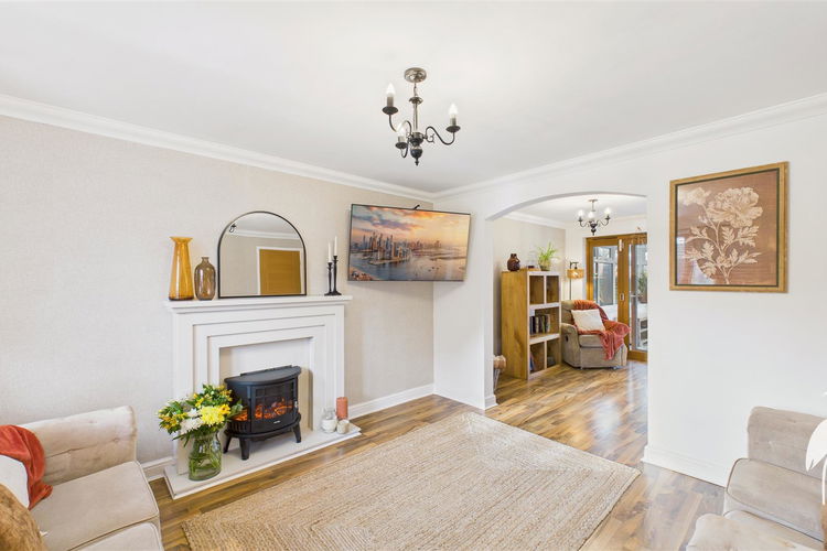 Lounge - Picture 3 of 26