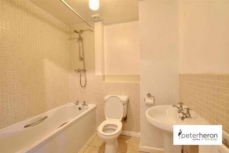 Bathroom - Picture 11 of 11