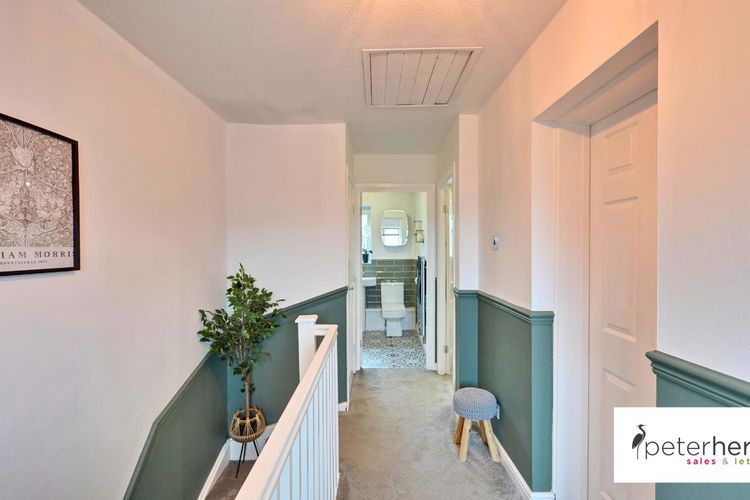 First Floor Landing - Picture 8 of 19