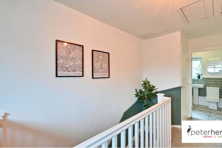 First Floor Landing - Picture 9 of 19
