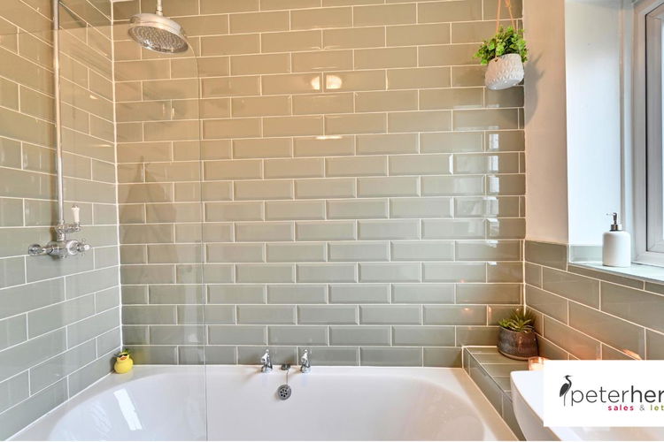 Bathroom - Picture 15 of 19