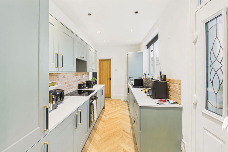 Kitchen - Picture 5 of 19