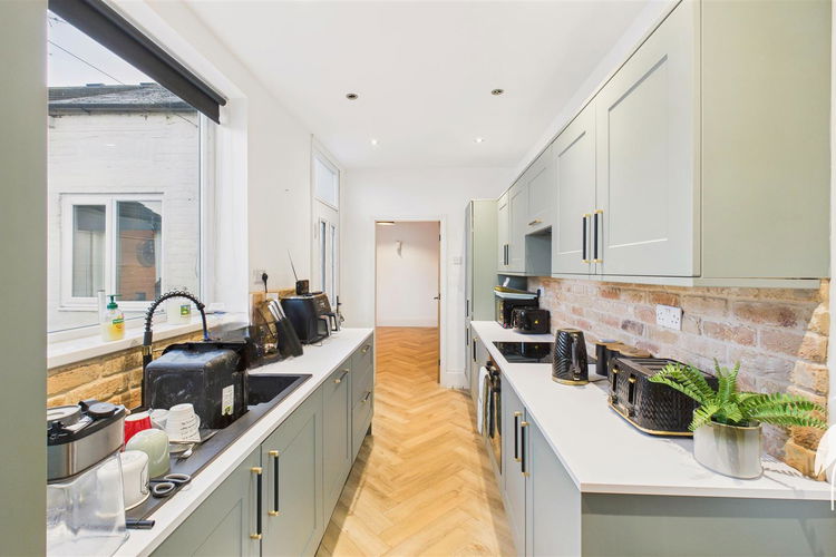 Kitchen - Picture 6 of 19