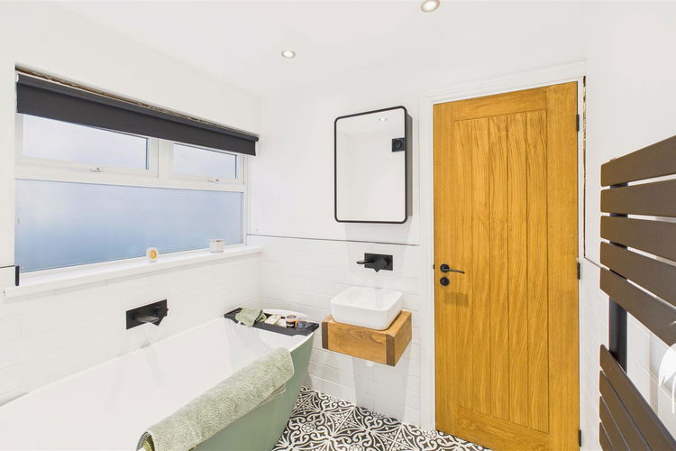 Bathroom - Picture 11 of 19