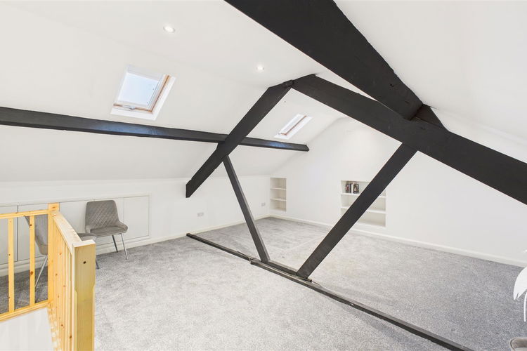 Loft Space - Picture 14 of 19