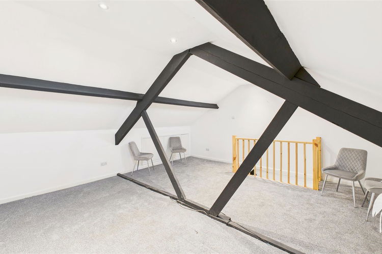 Loft Space - Picture 16 of 19