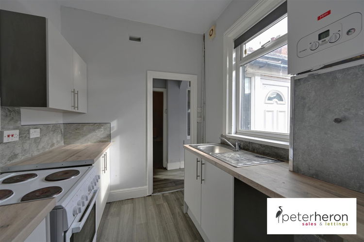 Kitchen - Picture 4 of 10
