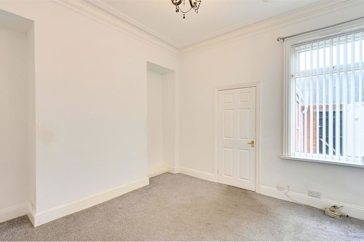 Lounge - Picture 2 of 15