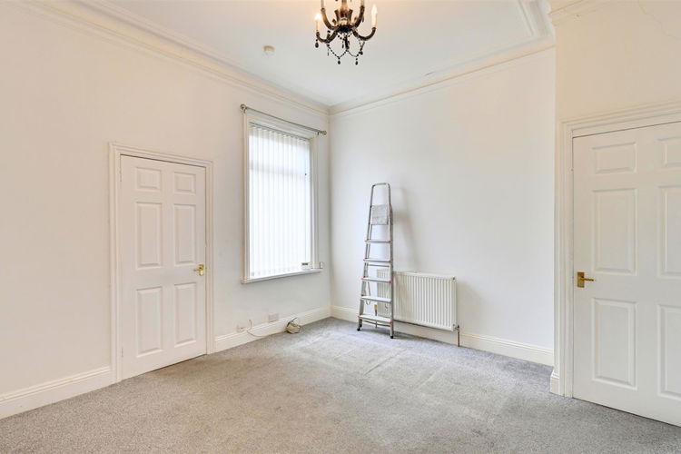 Lounge - Picture 3 of 15