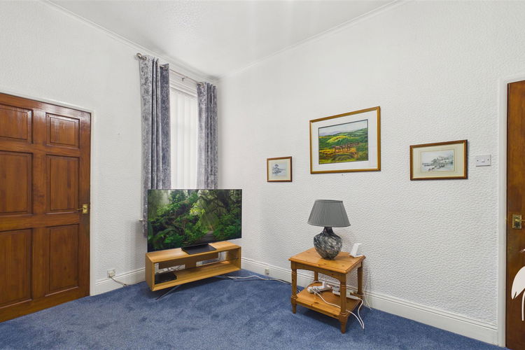 Lounge - Picture 3 of 10