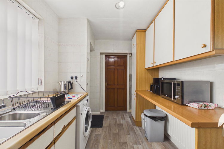 Kitchen - Picture 4 of 10