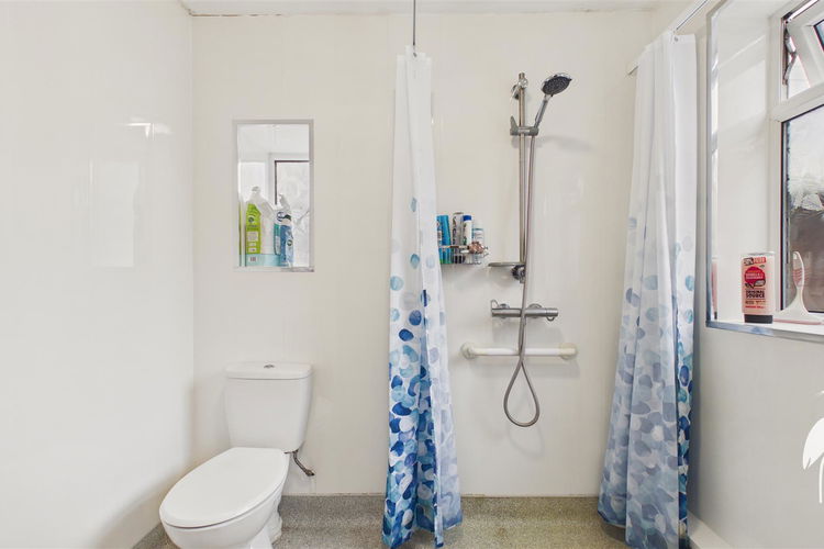 Wet Room - Picture 5 of 10