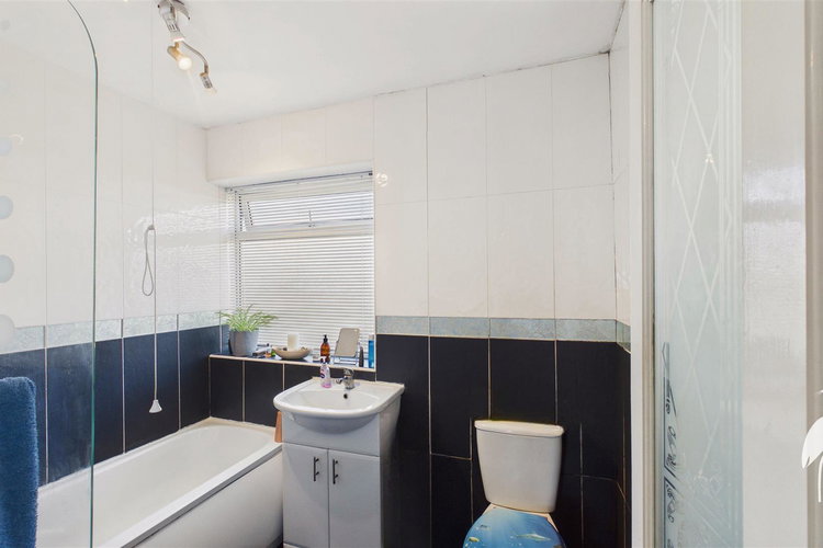 Bathroom - Picture 19 of 23