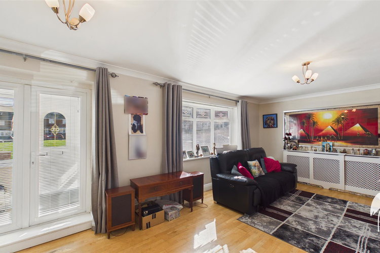 Lounge - Picture 3 of 23