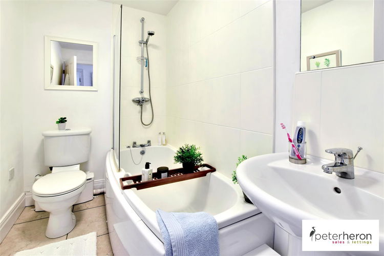 Bathroom - Picture 8 of 10