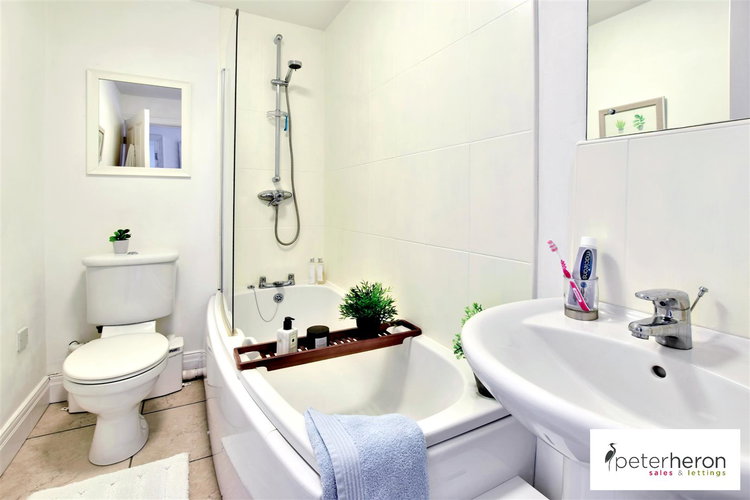 Bathroom - Picture 8 of 10