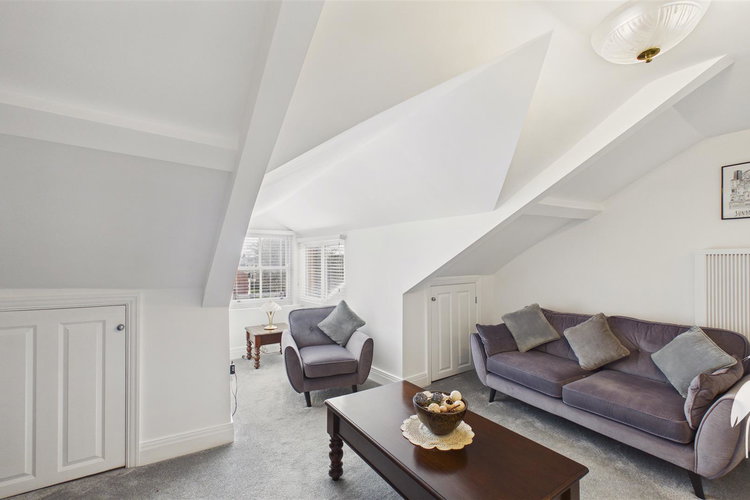 Lounge Area - Picture 2 of 18