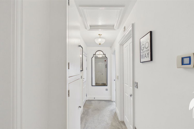 Entrance Hall - Picture 13 of 18