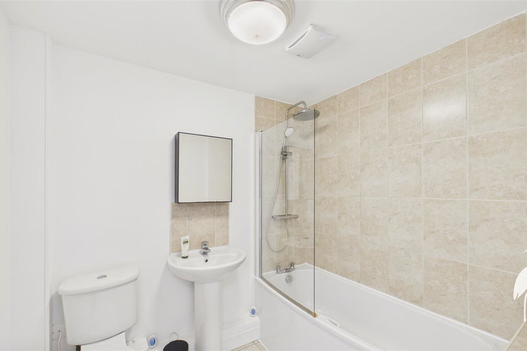 Bathroom - Picture 15 of 18