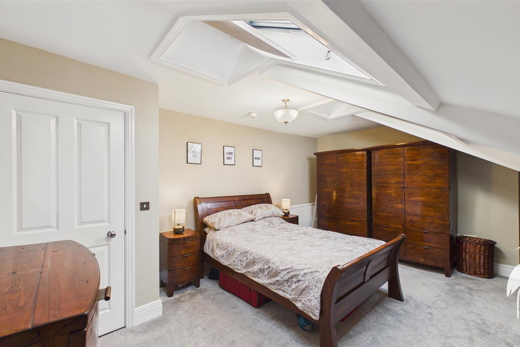 Bedroom 1 - Picture 9 of 18