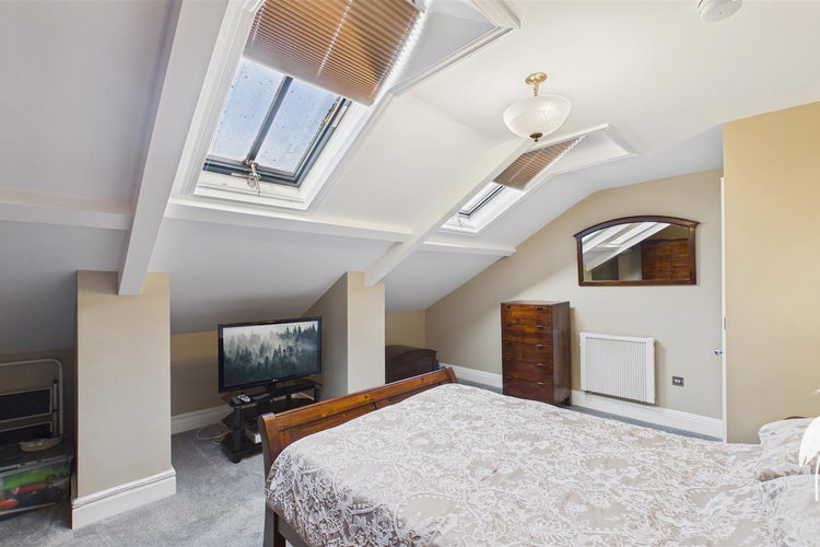 Bedroom 1 - Picture 10 of 18