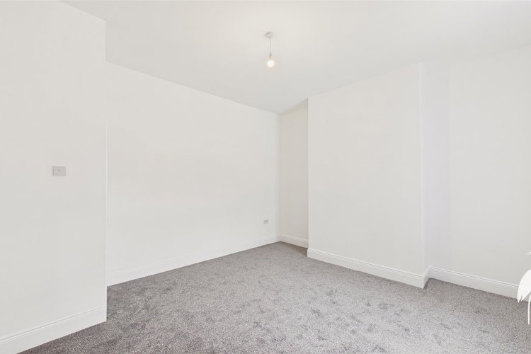 Lounge - Picture 3 of 12