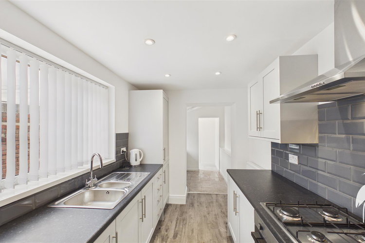 Kitchen - Picture 4 of 12