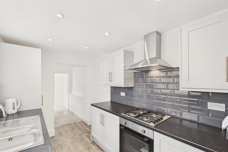 Kitchen - Picture 5 of 12