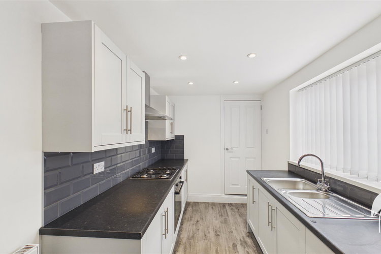 Kitchen - Picture 6 of 12