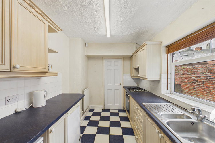 Kitchen - Picture 4 of 16