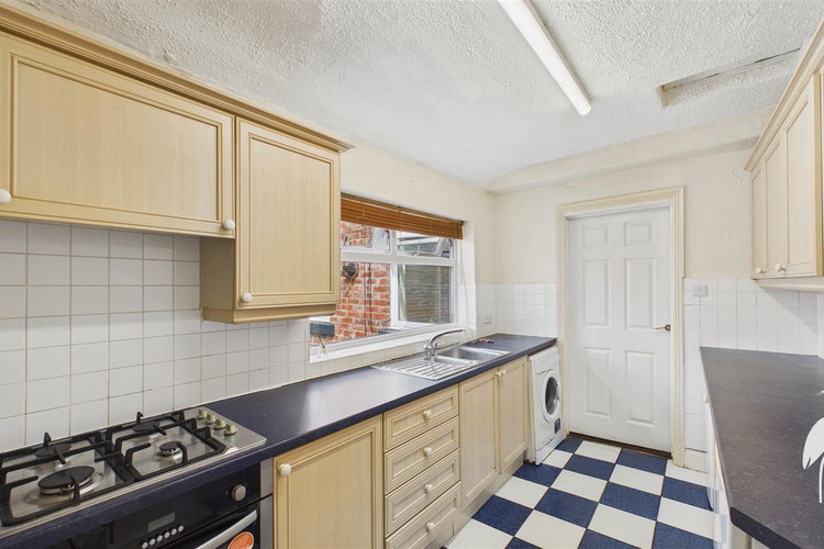 Kitchen - Picture 6 of 16