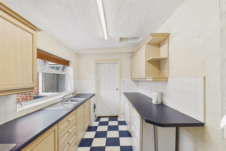Kitchen - Picture 7 of 16