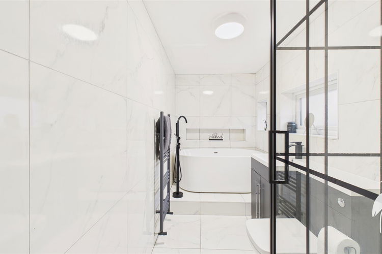 Bathroom - Picture 14 of 29