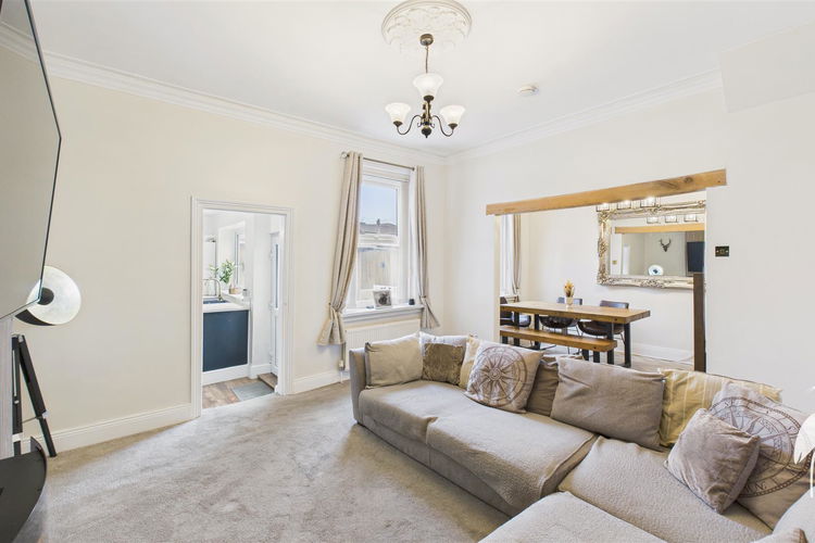 Lounge - Picture 4 of 29