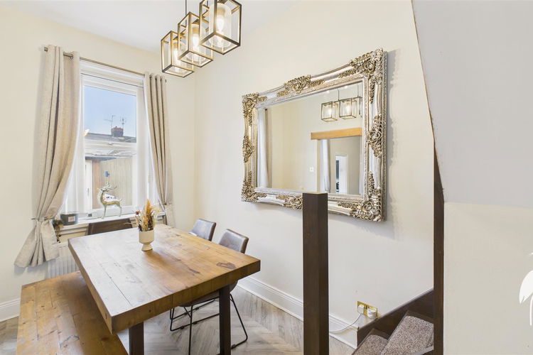 Dining Room - Picture 5 of 29