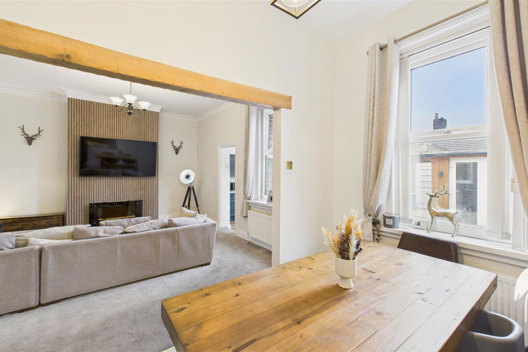 Dining Room - Picture 7 of 29