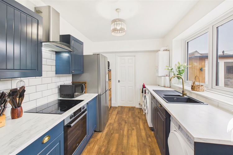 Kitchen - Picture 8 of 29