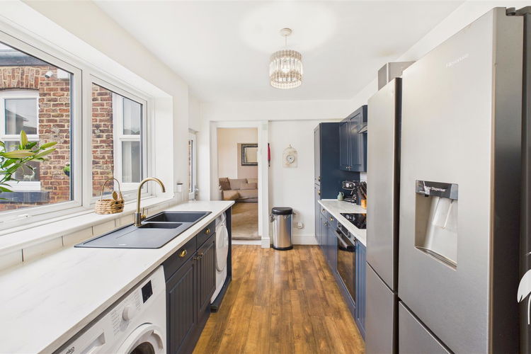 Kitchen - Picture 10 of 29